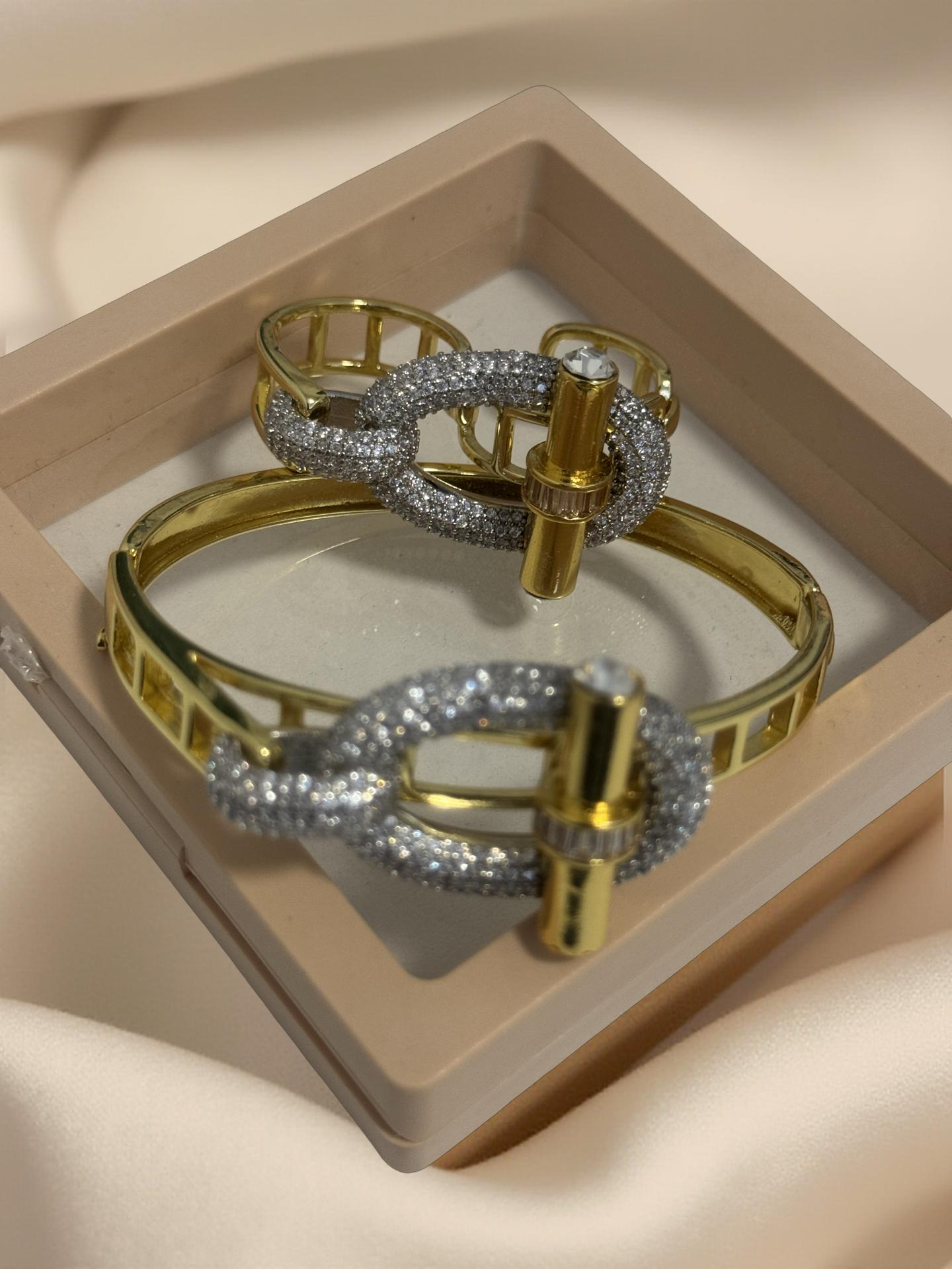 Luxurious Gold & Silver Link Bracelet